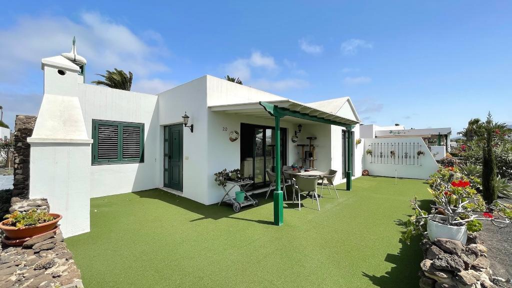 Main Photo of a 2 bedroom  Villa for sale